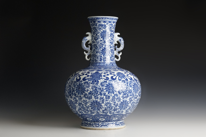 域鉴古玩】青花八宝缠枝莲纹双耳瓶鉴定结果_青花八宝缠枝莲纹双