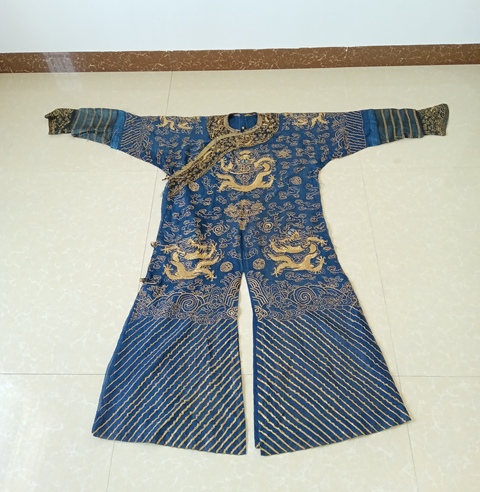 古玩雜項龍袍拍賣,當前價格16800元