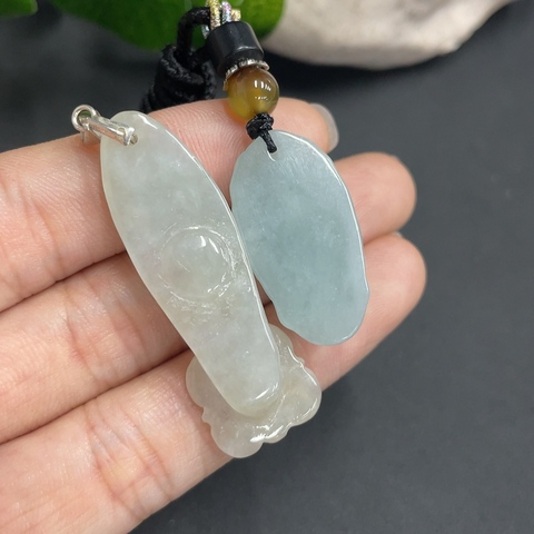 古玩玉器150天然翡翠掛墜兩件一手走拍賣,當前價格198元