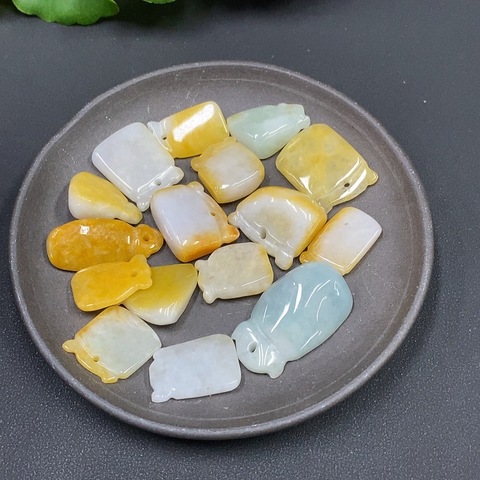 古玩玉器156天然翡翠掛墜一組一手走拍賣，當前價格290元