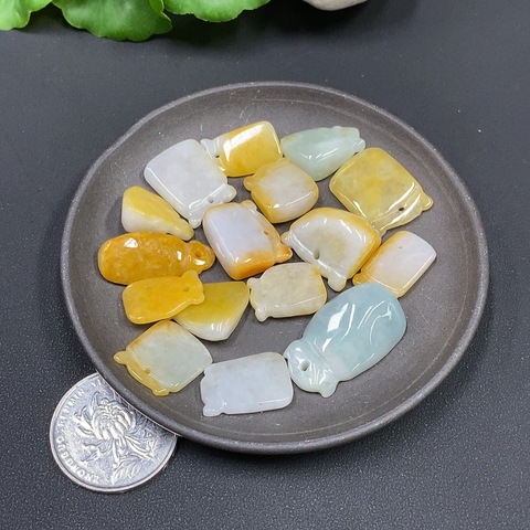 古玩玉器156天然翡翠掛墜一組一手走拍賣，當前價格290元