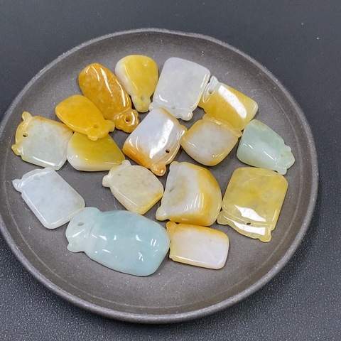 古玩玉器156天然翡翠掛墜一組一手走拍賣，當前價格290元