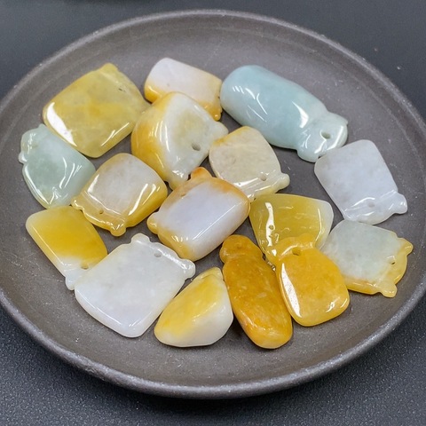 古玩玉器156天然翡翠掛墜一組一手走拍賣，當前價格290元
