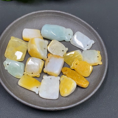 古玩玉器156天然翡翠掛墜一組一手走拍賣，當前價格290元