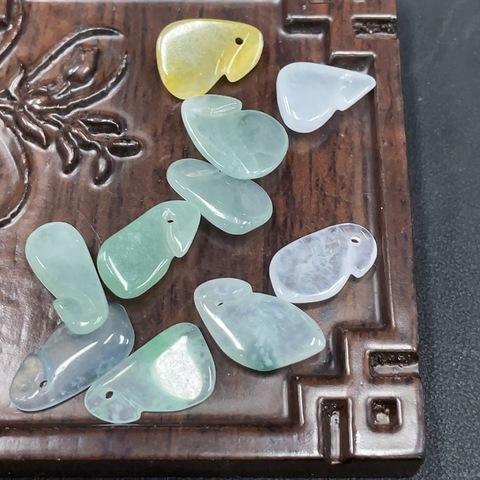 古玩玉器157天然翡翠掛墜一組一手走拍賣,當前價格298元