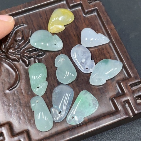 古玩玉器157天然翡翠掛墜一組一手走拍賣,當前價格298元