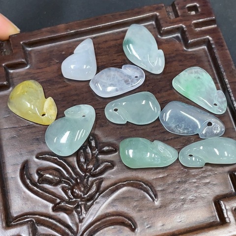 古玩玉器157天然翡翠掛墜一組一手走拍賣,當前價格298元