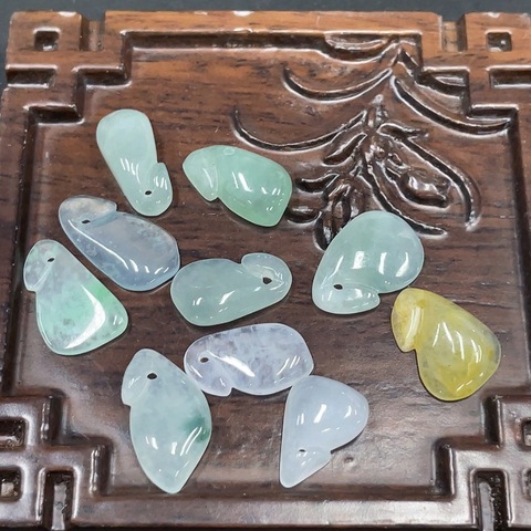 古玩玉器157天然翡翠掛墜一組一手走拍賣,當前價格298元
