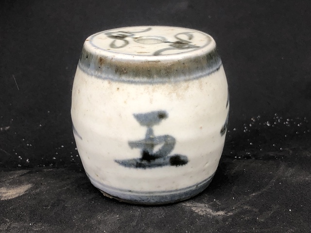 古玩陶瓷【“孤品瓷器”】清代.青花《五谷登科》鼓型燭臺(香插 鎮紙)拍賣,當前價格0元