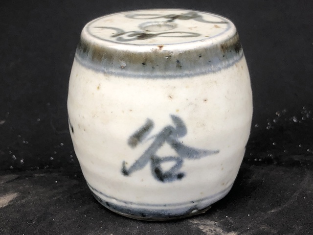 古玩陶瓷【“孤品瓷器”】清代.青花《五谷登科》鼓型燭臺(香插 鎮紙)拍賣,當前價格0元
