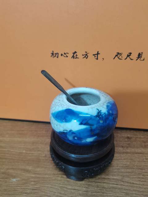 古玩陶瓷清晚期哥釉青花山水人物紋水盂拍賣,當前價格1500元