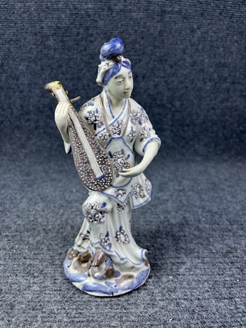 古玩陶瓷青花釉里紅堆白花卉紋琵琶侍女塑像拍賣,當前價格2388元