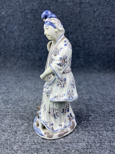 古玩陶瓷青花釉里紅堆白花卉紋琵琶侍女塑像拍賣,當前價格2388元