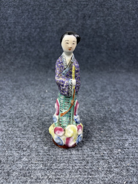 民國粉彩侍女塑像拍賣，當前價格800元