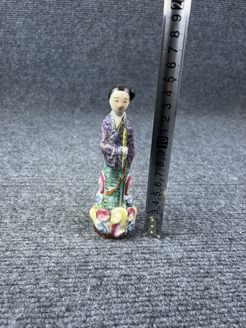古玩陶瓷民國粉彩侍女塑像拍賣，當前價格800元