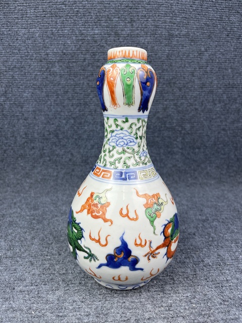 古玩陶瓷青花五彩龍紋蒜頭瓶拍賣，當前價格9888元