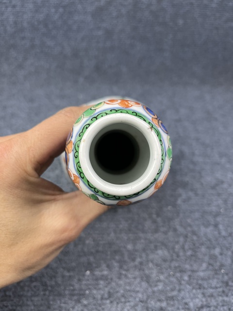 古玩陶瓷青花五彩龍紋蒜頭瓶拍賣，當前價格9888元