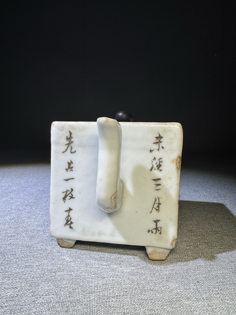 古玩陶瓷清代晚期粉彩刀馬人物紋詩文四方茶壺清代四方壺拍賣，當前價格5800元