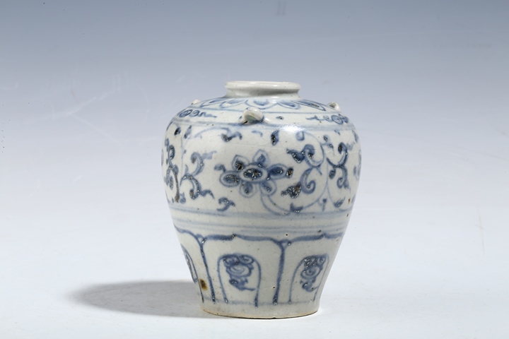 古玩陶瓷明代青花纏枝花卉紋三系梅瓶拍賣，當前價格8888元