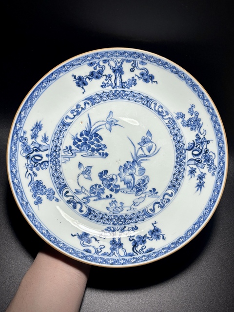 古玩陶瓷清雍正·蓮池清趣圖“歲寒三友”青花大盤(細路)拍賣,當前價格2600元