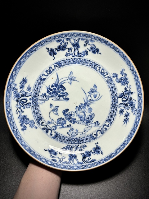 古玩陶瓷清雍正·蓮池清趣圖“歲寒三友”青花大盤(細路)拍賣,當前價格2600元