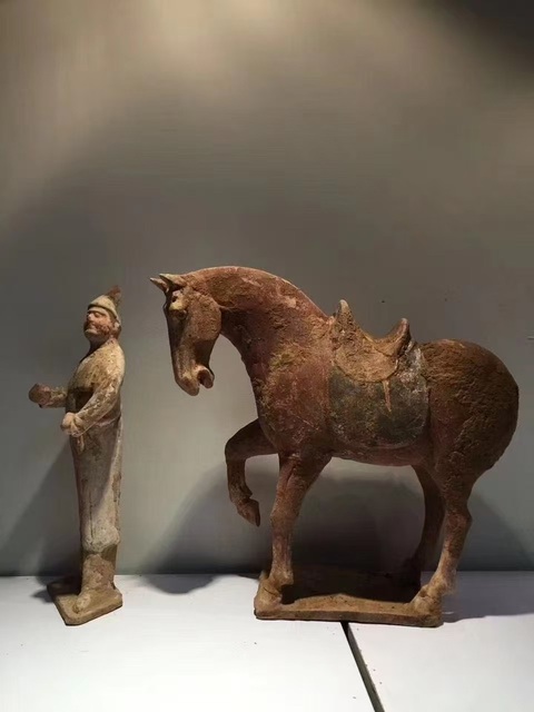 古玩陶瓷唐·胡人牽馬俑拍賣，當前價格80000元