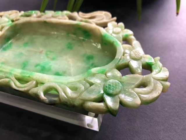 古玩玉器清代翡翠雕“花卉紋”筆洗拍賣，當前價格33000元