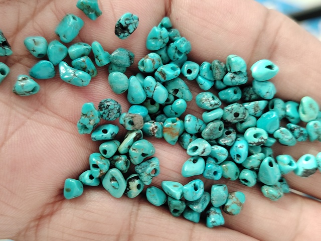 古玩玉器隨型天然綠松石珠串拍賣,當前價格99元