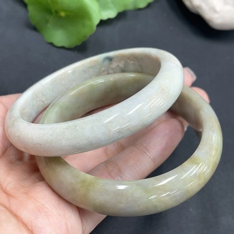 古玩玉器166兩條F17926483 翡翠手鐲 圈口56.8/55.3拍賣，當前價格175元