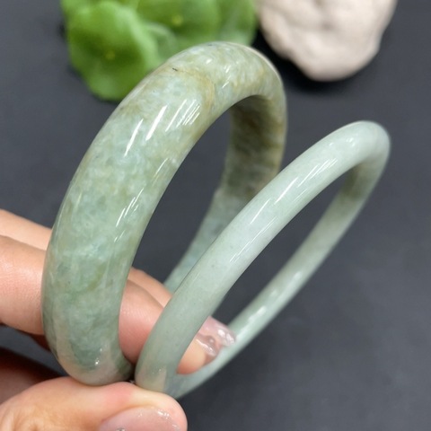 古玩玉器167F1792**** 翡翠手鐲  一手兩個(gè)圈口58.9/60.1拍賣，當(dāng)前價(jià)格198元