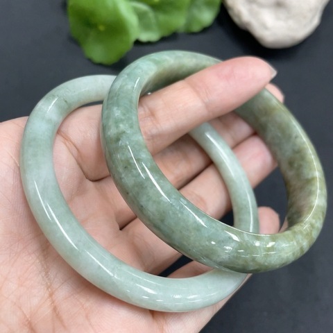 古玩玉器167F1792**** 翡翠手鐲  一手兩個(gè)圈口58.9/60.1拍賣，當(dāng)前價(jià)格198元