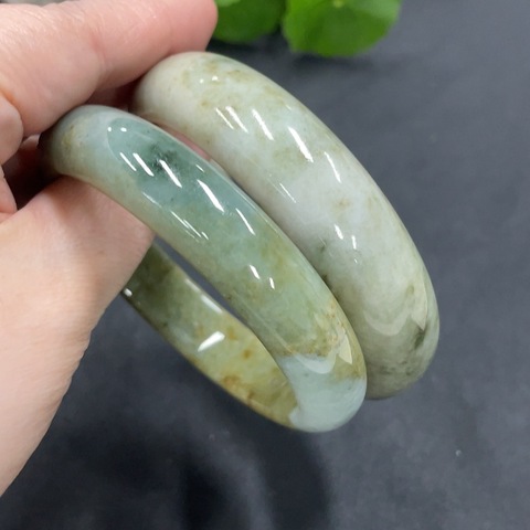 古玩玉器169兩條F17905131 翡翠正圈手鐲一手走 58.8/56.7圈口拍賣,當前價格198元