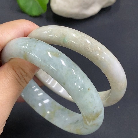 古玩玉器170兩條F17946460 翡翠正圈手鐲一手走 圈口56.5/58.6拍賣,當前價格198元