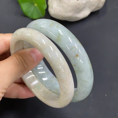 古玩玉器170兩條F17946460 翡翠正圈手鐲一手走 圈口56.5/58.6拍賣,當前價格198元