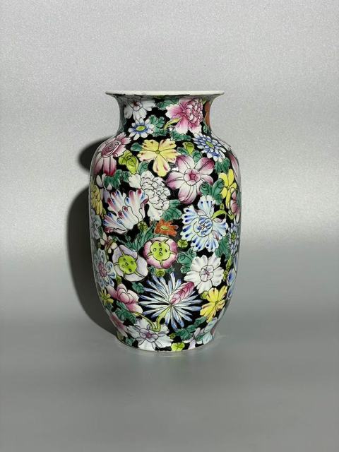 古玩陶瓷粉彩墨地百花紋燈籠瓶拍賣,當前價格1850元