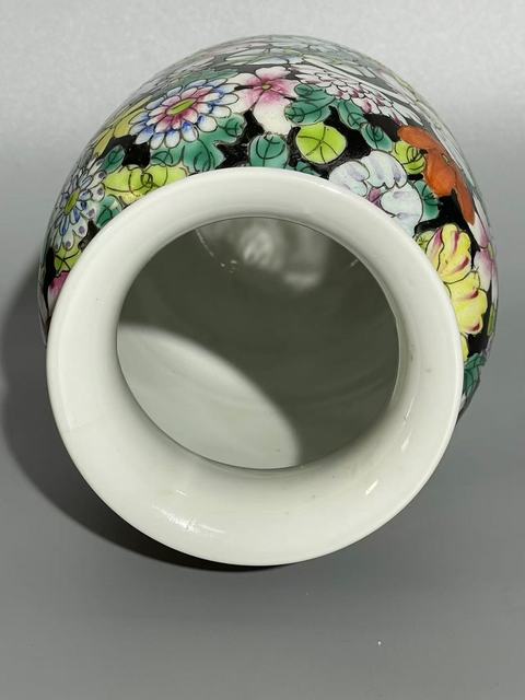 古玩陶瓷粉彩墨地百花紋燈籠瓶拍賣,當前價格1850元