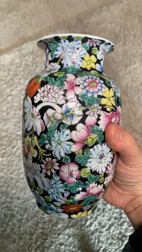 古玩陶瓷粉彩墨地百花紋燈籠瓶拍賣,當前價格1850元