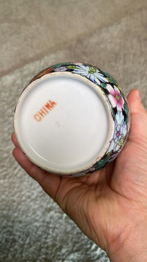 古玩陶瓷粉彩墨地百花紋燈籠瓶拍賣,當前價格1850元