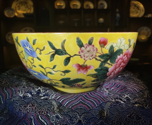 古玩陶瓷【2025精品超級大】黃地粉彩花卉福祿萬代紋墩式碗拍賣，當前價格26800元