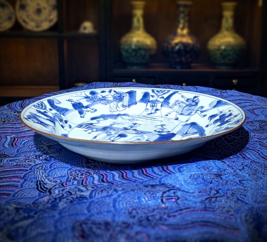 古玩陶瓷精品康熙11人物故事場景紋青花盤拍賣，當前價格9980元