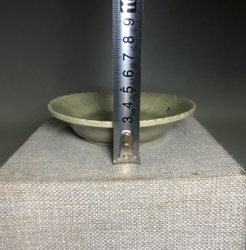 古玩陶瓷明,景德鎮(zhèn)窯翠青釉葵口出筋盤拍賣,當(dāng)前價(jià)格1600元