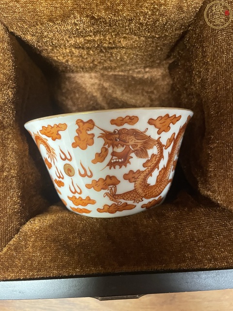 古玩陶瓷清同治礬紅云龍趕珠紋馬蹄杯拍賣，當(dāng)前價格12000元