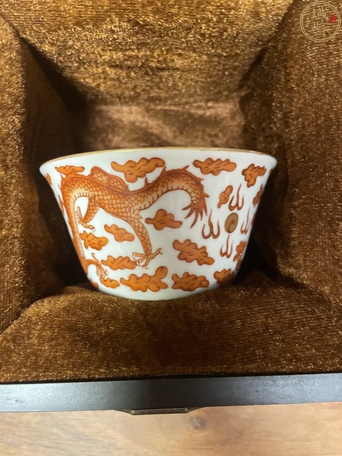 古玩陶瓷清同治礬紅云龍趕珠紋馬蹄杯拍賣，當(dāng)前價格12000元
