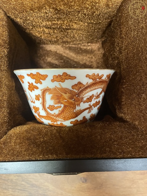 古玩陶瓷清同治礬紅云龍趕珠紋馬蹄杯拍賣，當(dāng)前價格12000元