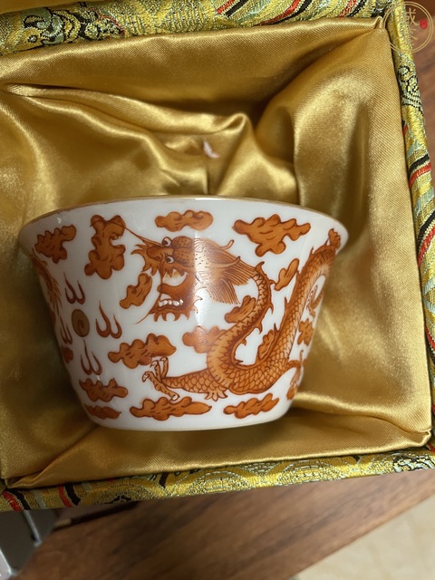 古玩陶瓷清同治礬紅云龍趕珠紋馬蹄杯拍賣，當(dāng)前價格12000元