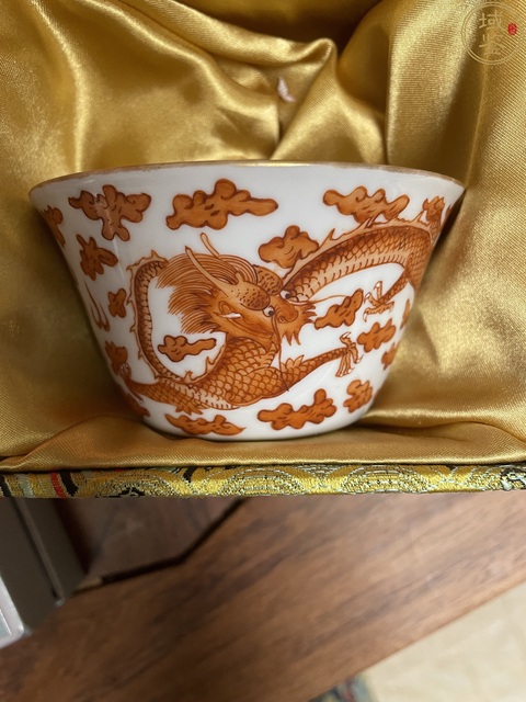 古玩陶瓷清同治礬紅云龍趕珠紋馬蹄杯拍賣，當(dāng)前價格12000元