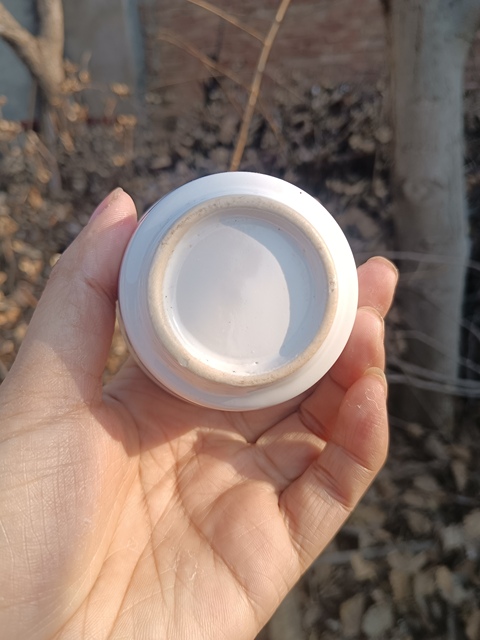 古玩陶瓷民國～白釉唇口杯拍賣，當前價格200元