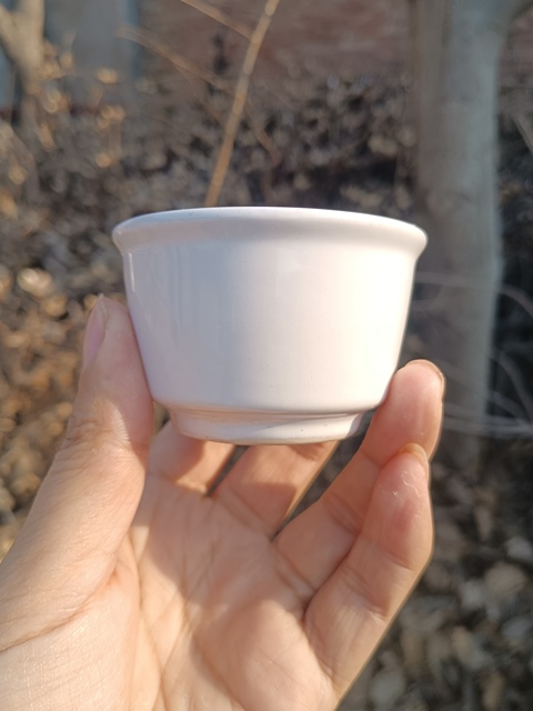 古玩陶瓷民國～白釉唇口杯拍賣，當前價格200元