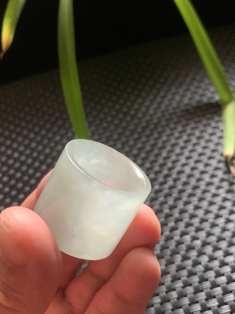 古玩玉器清代翡翠雕“素紋扳指”拍賣,當(dāng)前價(jià)格5000元
