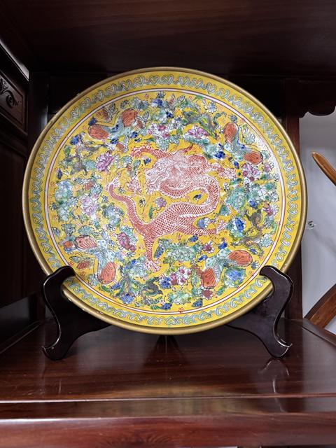 古玩陶瓷黃地粉彩龍穿花紋盤拍賣,當前價格2222元